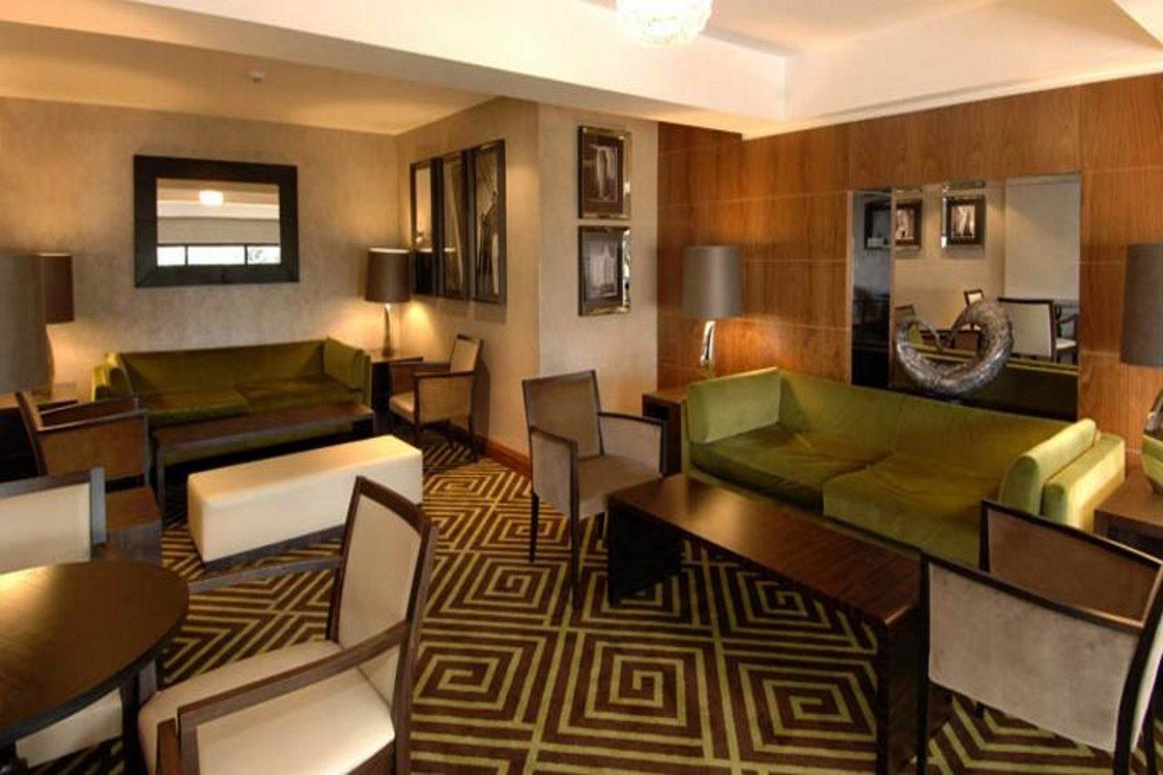 Premier Inn Bournemouth Central 레스토랑 사진
